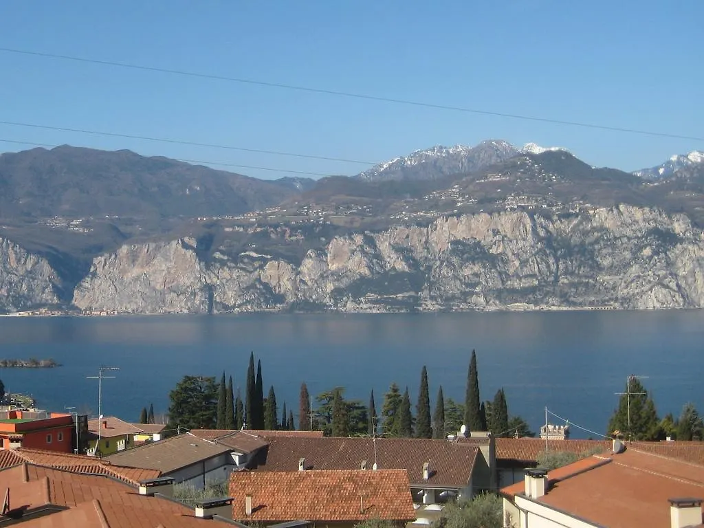 Casa Bianca contacts
